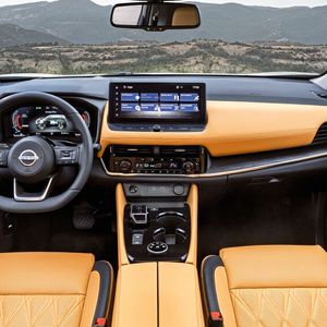 Punkten will Nissan bei den potenziellen Kunden mit viel Platz, bis zu sieben Sitzen und einer speziellen Hybridtechnik, die sich wie ein reiner E-Antrieb anfühlt.  (Bild:  Nissan)