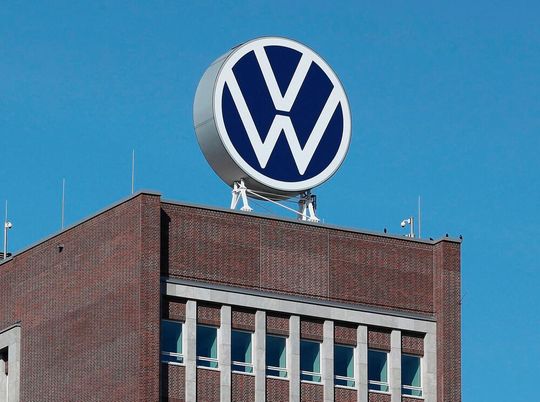 Gestern wurde bereits bekannt, dass Audi den Wettlauf mit BMW und Mercedes-Benz sozusagen verloren hat, wenn es um die Verkaufszahlen geht. Heute wird Volkswagen seine Absatzzahlen vorlegen. Analysten erwarten ein deutliches Minus im Vergleich zu 2023.(Bild:  Volkswagen)