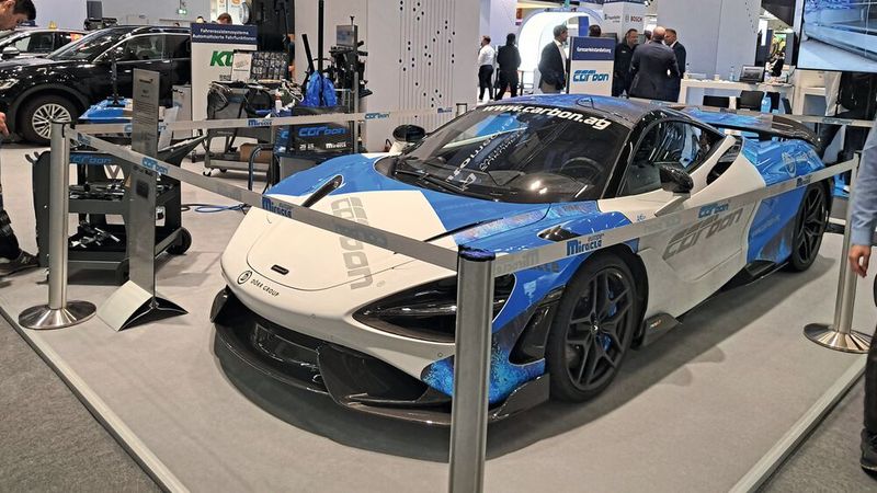 In den Hallen sind natürlich auch Autos zu sehen, ... (Bild: Doris S. Pfaff - VCG)