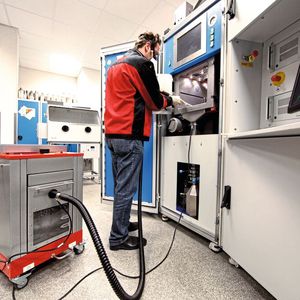 Insbesondere , wenn es sich um reaktive Leichtmetallpulver handelt, kommen Nassabscheider zum Einsatz.(Bild:  Ruwac Industriesauger)