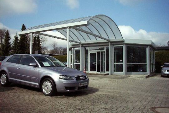 Überdachungen werten den Verkaufspavillon auf. (Archiv: Vogel Business Media)