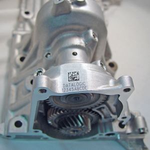 Das Lasermarkieren ermöglicht gut lesbare, langlebige Kennzeichnungen und ist deshalb unter anderem in der Automobilindustrie beliebt.