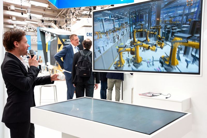 Der Automobilzulieferer Magna Steyr zeigt am Autodesk-Stand, wie und wofür er eine virtuelle Fabrikplanung nutzt. (Stefanie Michel)