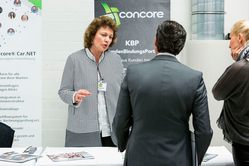 Kundenbindung ist das Thema von Concore. Andrea Neuhauser beriet interessierte Händler, welche Möglichkeiten es gibt. (Stefan Bausewein)