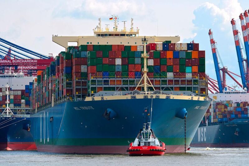 Im Jahr 2017 wurden in Hamburg allein 102 Anläufe von Großcontainerschiffen in dem Segment 18.000 bis 20.000+ TEU gezählt. Das ist ein Plus von 52,2 Prozent. (HHM / Dietmar Hasenpusch)