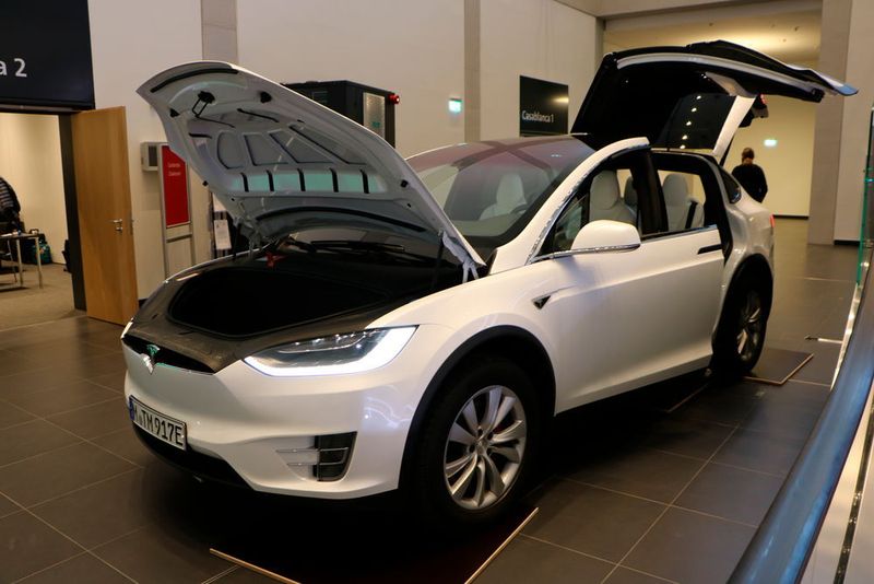 Cebit Preview 2017: Der Tesla Model X (Horn)