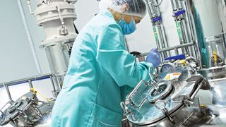 Die Digitalisierung von Produktionsanlagen der chemischen und pharmazeutischen Industrie sowie in der Lebensmittel- und Getränkeproduktion in Hinblick auf Industrie 4.0 fördert die Effizienzsteigerung in der Prozessanalytik. (Bild: © Jasen Wright - stock.adobe.com)