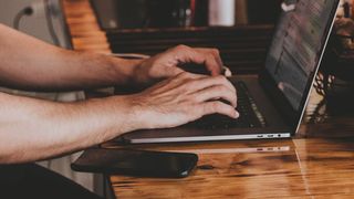 Der eigentliche Verkaufsprozess vom Angebot bis zur B2B-spezifischen Abrechnung und Bezahlung ist auf der B2B-Plattform vollständig digitalisiert und damit automatisiert, was es der systerra Computer GmbH ermöglicht, zusätzliche Volumina problemlos zu stemmen. (gemeinfrei)