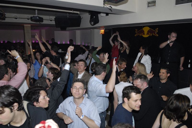Ausgelassene Partystimmung herrschte auf dem Tanzparkett der legendären Münchner Diskothek P1 im Anschluss an die Messe. (Archiv: Vogel Business Media)