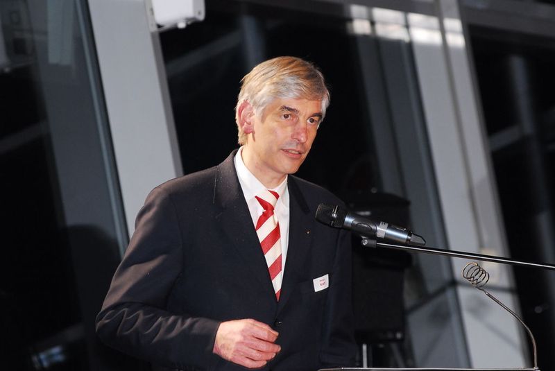 Den Dank des Landesverbandes Hessen für den Einsatz Karpinskis überbrachte Vorstandsmitglied Michael Kraft. (Archiv: Vogel Business Media)