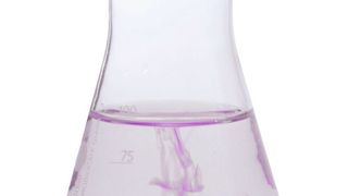 Phenolphthalein Indikatorlösung, wie es sie etwa bei Carl Roth zu kaufen gibt (Bild: © vonWolkenegg - stock.adobe.com, Carl Roth)
