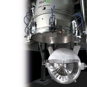 The SPX design ensures an efficient filtration of the solids material, a self draining design and easy discharge of residues.