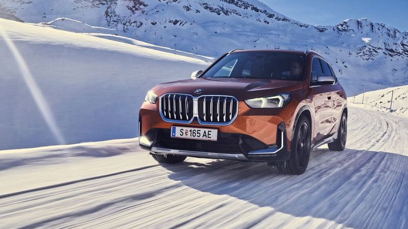 Platz eins unter den SUVs im Dezember 2025: der BMW X1 mit 5.361 Neuzulassungen. (Bild: BMW)