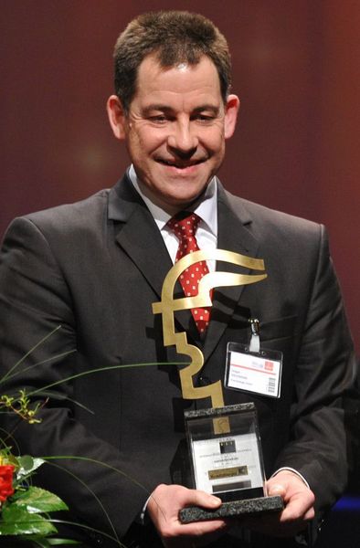 Holger Weidmann, Geschäftsführer Krautzberger GmbH, freut sich über den Hermes Award 2011. Bild: Deutsche Messe 2011 (Archiv: Vogel Business Media)
