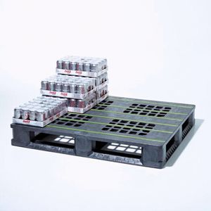 Die BPP i9 (Beverage Pool Pallet) ist speziell für den Einsatz in der Getränkeindustrie konzipiert. Antirutschstreifen auf dem Oberdeck sorgen für ein sicheres Handling verschiedener Getränkegebinde.