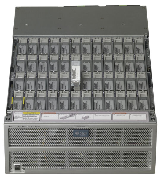 Suns Hybridserver X4500, genannt Thumper, zeichnet sich durch hohe Durchsatzraten und eine extrem große Speicherkapazität von 24 Terabyte aus. (Quelle: Sun) (Archiv: Vogel Business Media)