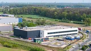 Die Inbetriebnahme der Forschungsfertigung „FFB PreFab“ der Fraunhofer-Gesellschaft in Münster setzt einen wichtigen Meilenstein auf dem Weg, die industrielle Fertigung von Batteriezellen für die Elektromobilität auch am Standort Deutschland wettbewerbsfähig zu machen.  (Bild: Siemens AG)