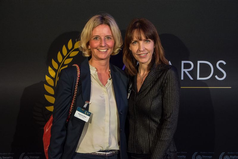 Stephanie Steen von der IT-BUSINESS und Brigitte Bonasera von den Insider-Medien (rechts im Bild). (Dominik Sauer / VIT)