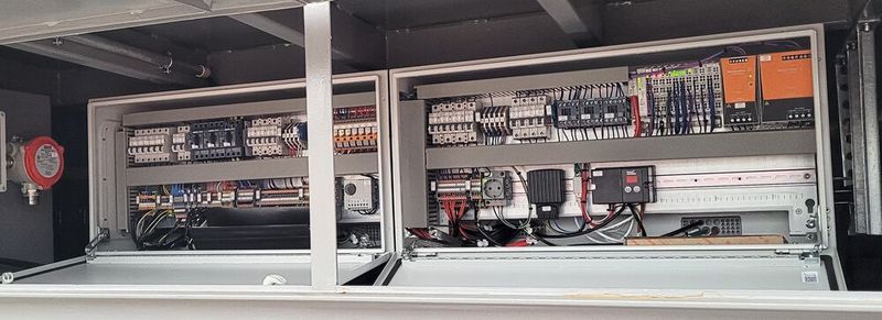 Das Steuerungssystem Melsec System-Q SPS verwaltet alle Simulatorfunktionen. (Bild: Fire Go GmbH)