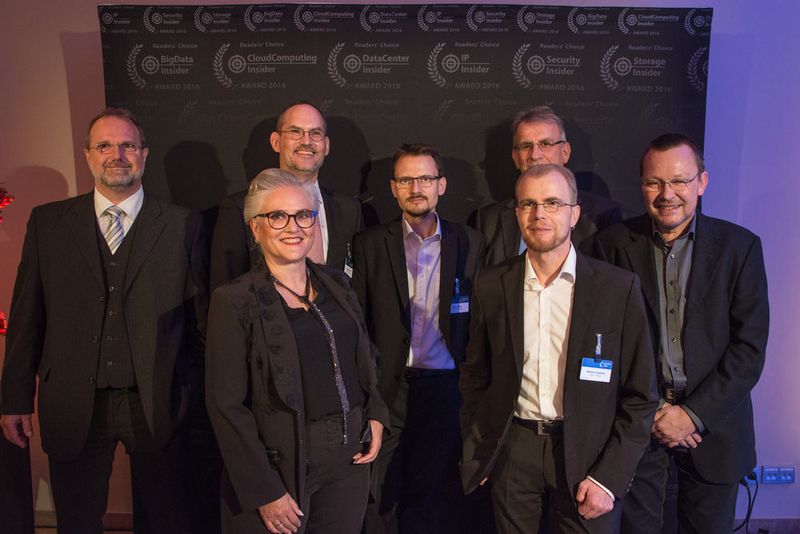 Die Chefredakteure der Insider-Portale (von links): Andreas Donner (IP-Insider), Ulrike Ostler (DataCenter-Insider), Peter Schmitz (Security-Insider), Nico Litzel (BigData-Insider), Rainer Graefen (Storage-Insider; hinten), Stephan Augsten (Dev-Insider; vorne) und Florian Karlstetter (CloudComputing-Insider). (Dominik Sauer / VIT)
