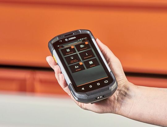 In Verbindung mit automatisierten und auch manuellen Lagern schafft die App von Kasto für maximale Transparenz über aktuelle Bestände.(Bild:  Kasto)