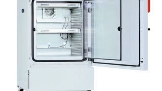 Für Photostabilitätstests bietet Binder Konstantklima-Schränke mit Light Quantum Control und ICH-konformer Beleuchtung.  (Bild: Binder)