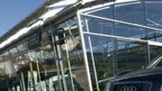 Im AVP Autoland Plattling hat der Kunde auf 40.000 Quadratmetern Fläche unter permanent 
500 Gebraucht-wagen die Qual der Wahl. (Archiv: Vogel Business Media)