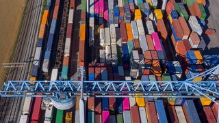 Über Containerterminals in der Schweiz bringt Swissterminal Güter zu den großen europäischen Containerhäfen. (Swissterminal)