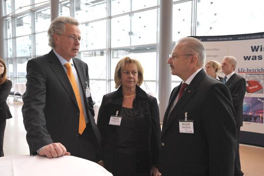 Auch Silvia Karpinski-Schmitt und Jürgen Karpinski konnten nicht weiterhelfen. Sie kannten nicht mal die Platzierung ihres Juniors Mark Karpinski (Autoschmitt Frankfurt). (Archiv: Vogel Business Media)