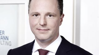 Dr. Bernhard Höveler, geschäftsführender Gesellschafter der Höveler Holzmann Consulting, zeigt auf, wann sich der Einsatz von E-Auktionen zur Kostensenkung im Einkauf lohnt. (Bild: Höveler Holzmann Consulting)