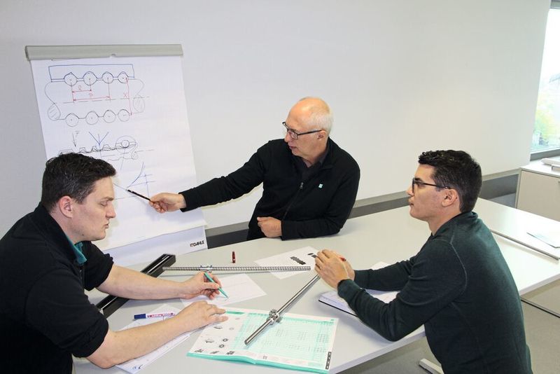 Optimieren: In Zusammenarbeit mit Anwendern entstehen im Entwicklungsteam bei Eichenberger zukunftsweisende, individuell optimierte Antriebslösungen.  (Eichenberger AG)