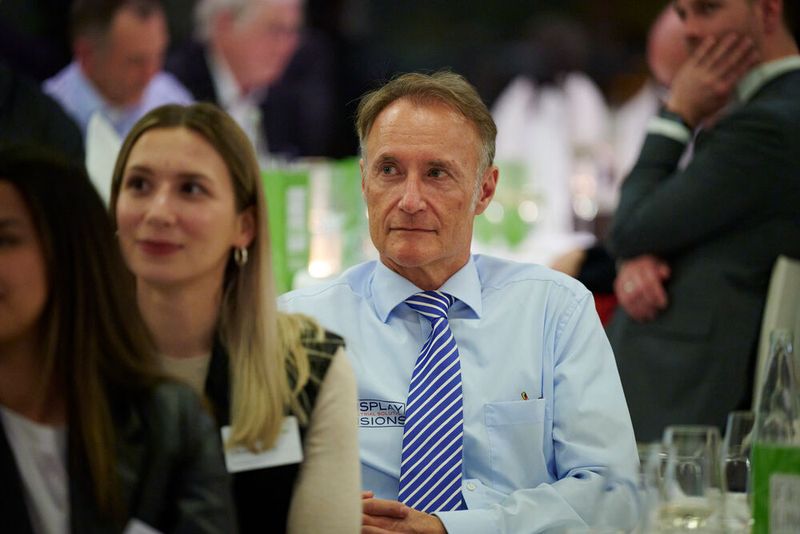 Impressionen vom ELEKTRONIKPRAXIS Frühlingsfest 2023 im Ketterer Kunst mit der Verabschiedung von Johann Wiesböck.  (Bild: © EYE AM CHRIS)