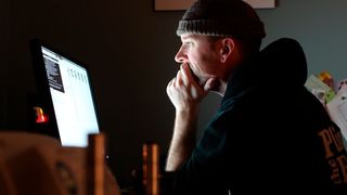 Durch das neue Coronavirus sind einige Arbeitnehmer zu Homeoffice verpflichtet. (Late night / Mike McCune / CC BY 2.0)