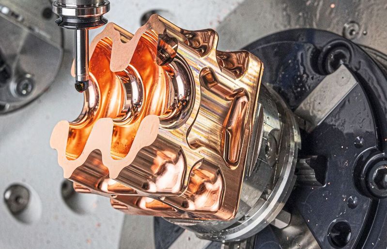 Kern Microtechnik zeigt auf den MTO Days 2026 am Stand 9/D03 dass sich Serienproduktion und höchste Präzision/Oberflächengüte nicht ausschließen müssen.(Bild:  Kern Microtechnik GmbH)