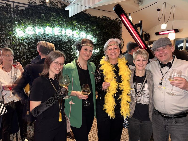 Fesch sehen (v. l.) Claudia Schnurbus und Julia Strell (Jabra) Moni Gottschalk (Herweck), Christina Lorenz und Thomas Waller (Jabra) aus. (Bild: Vogel IT-Medien GmbH)