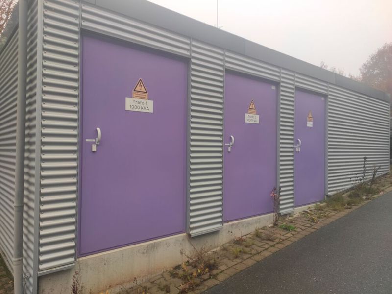 In diesem Gebäude befinden sich die Transformatoren für die Stromversorgung. (Bild: Vogel IT-Medien)