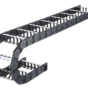 Die Energieführungsketten der M-Serie eignen sich für die Anwendung in Hallen-Prozesskranen.(Bild:  Tsubaki Kabelschlepp)