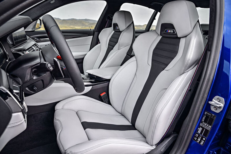 Neben den serienmäßigen Sportsitzen gibt es optional auch die sogenannten M-Multifunktionssitze, die mehr Seitenhalt bieten. (BMW)