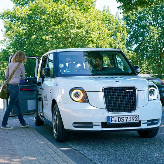 Das Geely-Tochterunternehmen LEVC verkauft das vom London Taxi abgeleitete Modell TX5 auch in Deutschland.(Bild:  Ioki)