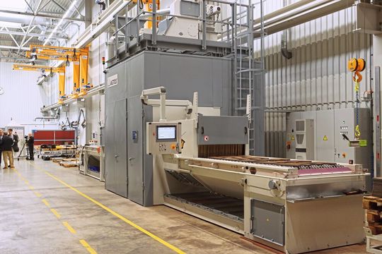 Abus hat ein neues Werk in Gummersbach errichtet und arbeitet dort seit 2019 mit Schleuderrad-Strahlanlagen von Agtos. Abus hat ein neues Werk in Gummersbach errichtet und arbeitet dort seit 2019 mit Schleuderrad-Strahlanlagen von Agtos.