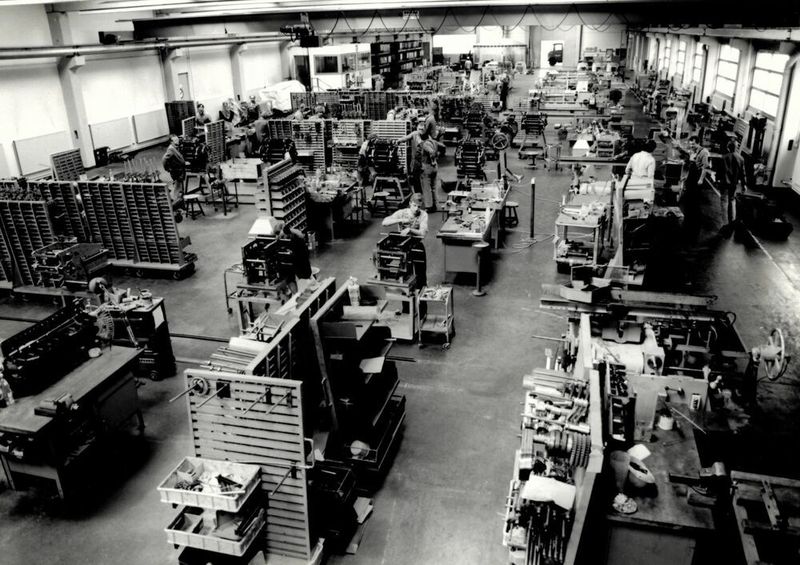 Bild 2: Montagehalle Werk II der Textilfabrik in Bayreuth 1979. (Stäubli)