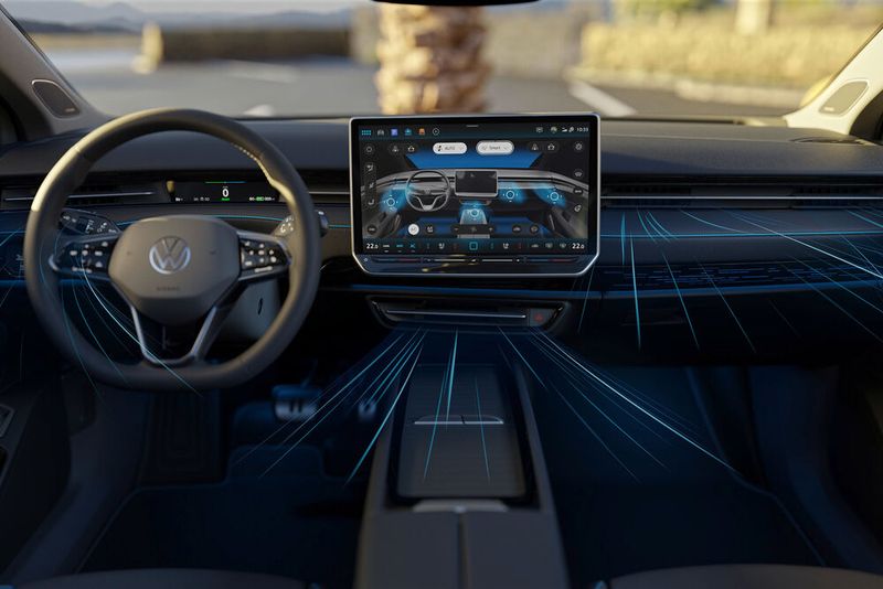 Im ID 7 sollen smarte Luftausströmer die Luft bedarfsgerecht verteilen. Dargestellt wird das Ganze auf dem serienmäßigen 15-Zoll-Display. (Bild: Volkswagen AG)
