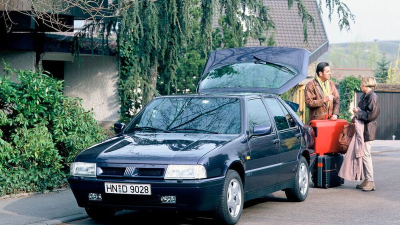 Fünf Türen für Familien und viel Gepäck: Der Croma fuhr als letzte große Fiat-Fließhecklimousine Erfolge ein und wurde von Vans beerbt. (Bild: Fiat Stellantis)