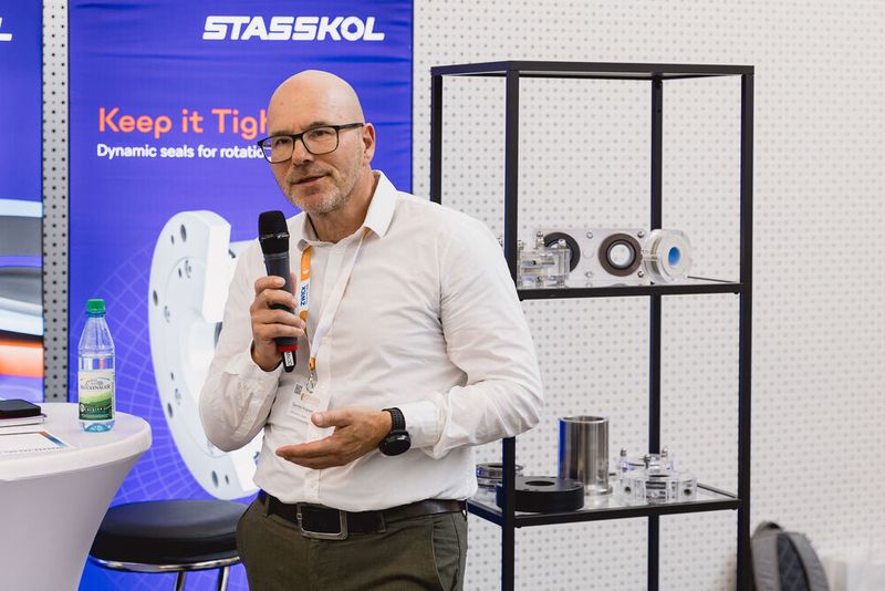 Dichtungen, die den Unterschied machen: Stasskol präsentiert hochbelastbare Komponenten für effiziente Kompressorprozesse. (Bild: Stefan Bausewein)