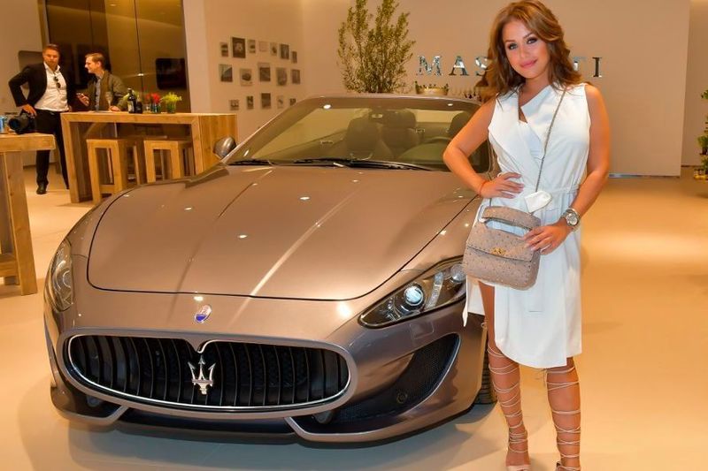 Auch Ex-Dschungelcamperin Kim Gloss schaute am Freitagabend mal vorbei. (Maserati)