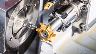 Schlitzfräsen der dünnwandigen Klinge eines Zecksticks mit einem Zirkularfräser von Horn. (Bild: Horn / Sauermann)