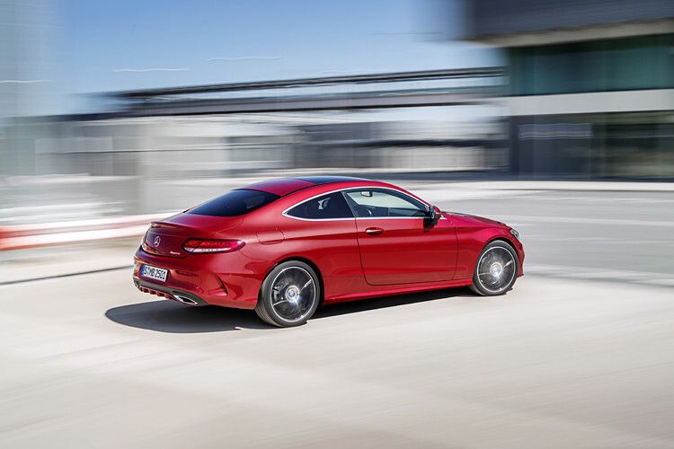 Für Vortrieb sorgt zum Marktstart im Dezember 2015 eine Palette von Vierzylinder-Motoren, die allesamt turboaufgeladen sind. (Foto: Daimler)