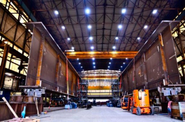 Im ersten Stepp entstand in der Werft von Hollandiadie westliche Vorbrücke. (Dillinger)