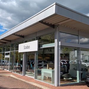 Wer in Wertheim Toyota sagt, meint eigentlich „den Szabo". Fast fünf Jahrzehnte nach der Gründung in einer kleinen Garage ist das Autohaus zu einer nicht wegzudenkenden Institution in Wertheim geworden. (Bild:  Rosenow – VCG)