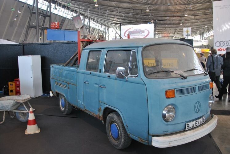Da hätte man vor zehn Jahren nicht mal das Äquivalent einer Kiste Bier für ausgegeben. Doch mittlerweile sind auch schrottreife VW-Busse „Gold wert“. (Foto: Dominsky)
